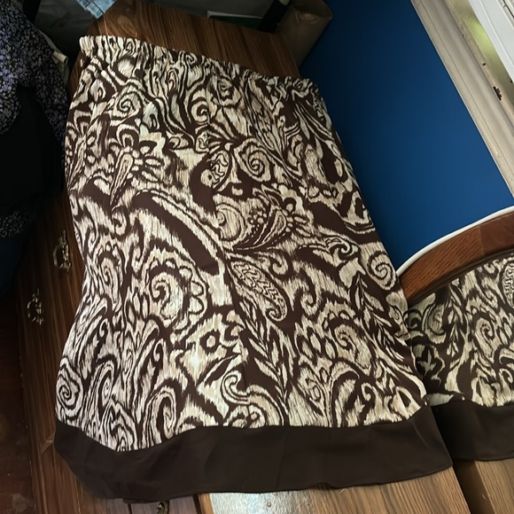 Women’s Brown, White & Tan Paisley Print Elastic Waist Skirt Sheer Solid Hem 20W - Picture 10 of 16